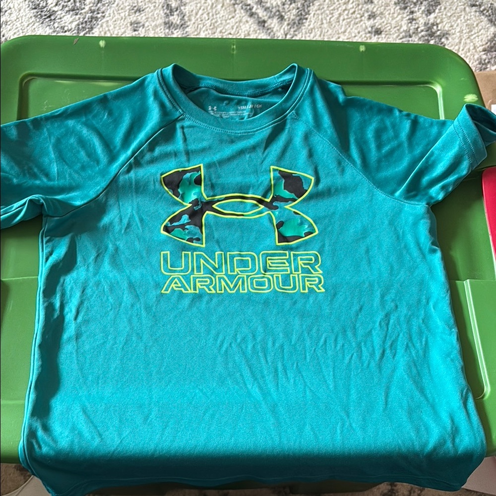 New Under Armour Kids Teal Shirt 🦖⚾️bundle and save!!